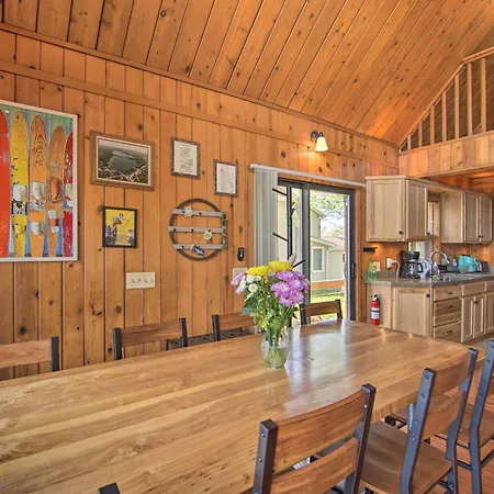 Serene Lakefront Escape Boat Dock And Grill!